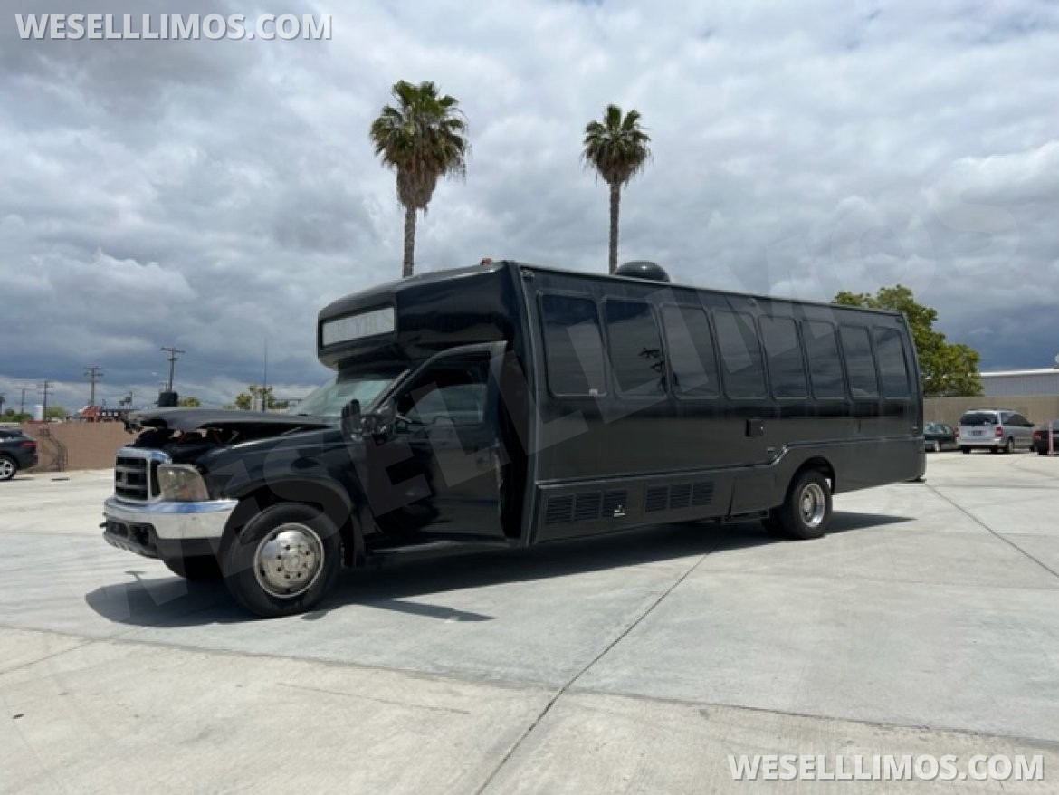 Limo Bus for sale: 2001 Ford 550