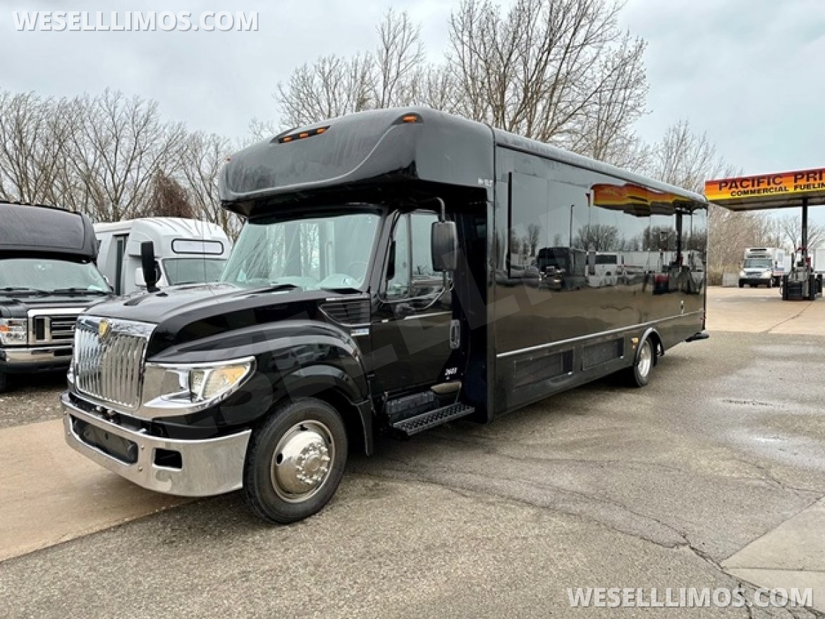 Limo Bus for sale: 2014 IC Bus Starcraft by Global Motor Coach