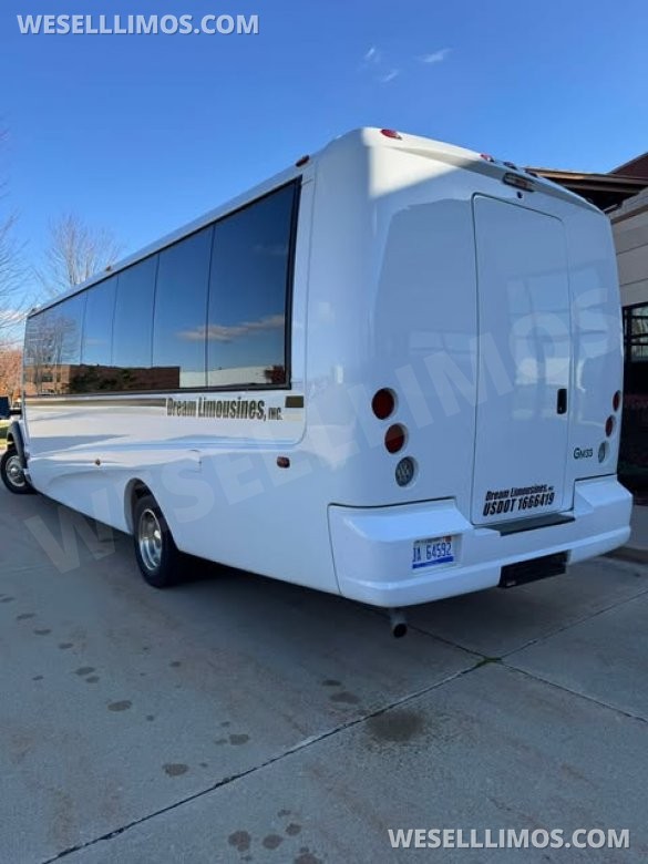 2015 Ford F550 Limo Bus Limo Bus for Sale in Shelby Twp, MI - Photo 3