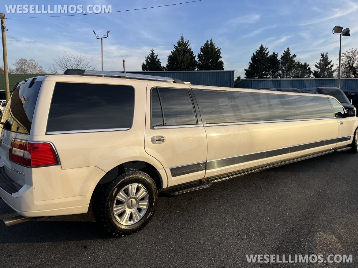 2013 Moonlight Lincoln Navigator SUV Stretch - Photo 4