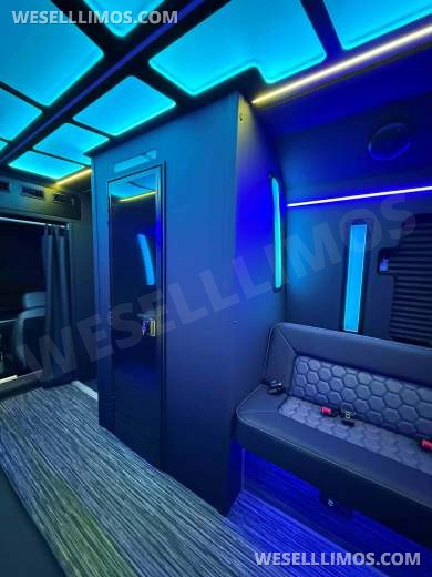 Party Bus/Limo Bus 35 Passenger LGE Coachworks F600 Brand New - Limo Bus for Sale in North East, PA - Photo 14