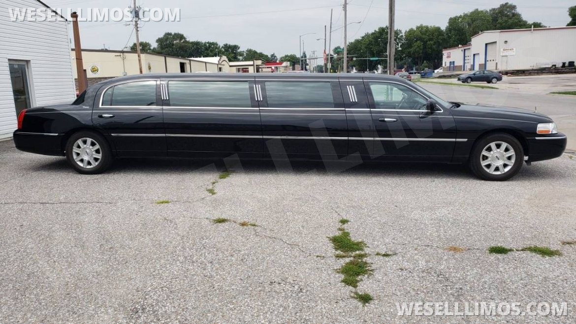 Limousine for sale: 2008 Lincoln Towncar 120" by DaBryan