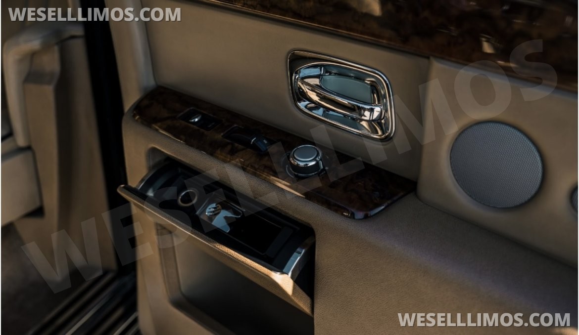 Photo of Sedan for sale: 2015 Rolls-Royce Phantom Long base by Wynn Casino