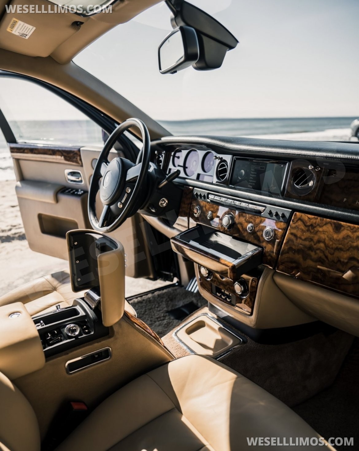 Photo of Sedan for sale: 2015 Rolls-Royce Phantom Long base by Wynn Casino