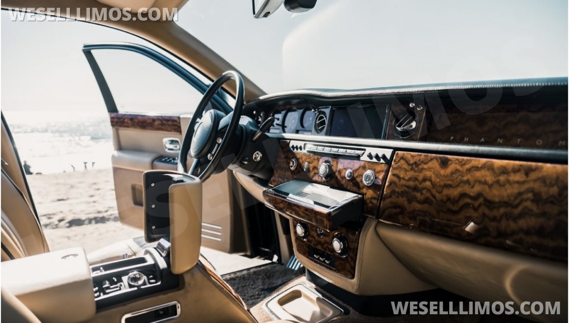 Photo of Sedan for sale: 2015 Rolls-Royce Phantom Long base by Wynn Casino