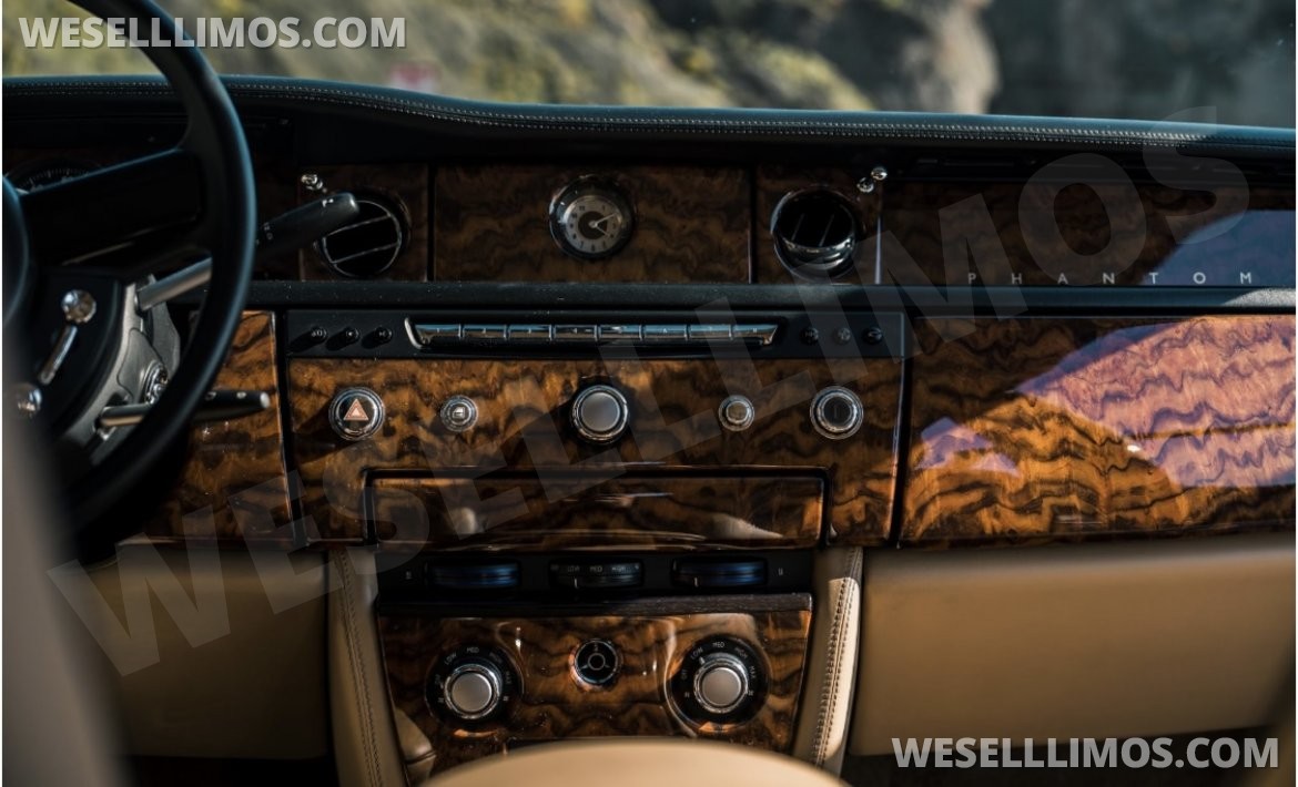 Photo of Sedan for sale: 2015 Rolls-Royce Phantom Long base by Wynn Casino