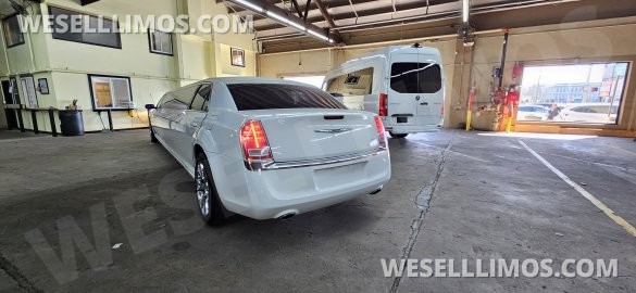 2013 Chrysler 300  Limousine