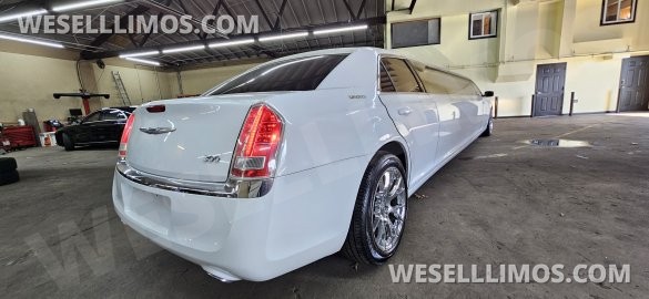 2013 Chrysler 300  Limousine