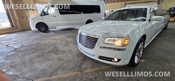 2013 Chrysler 300  Limousine