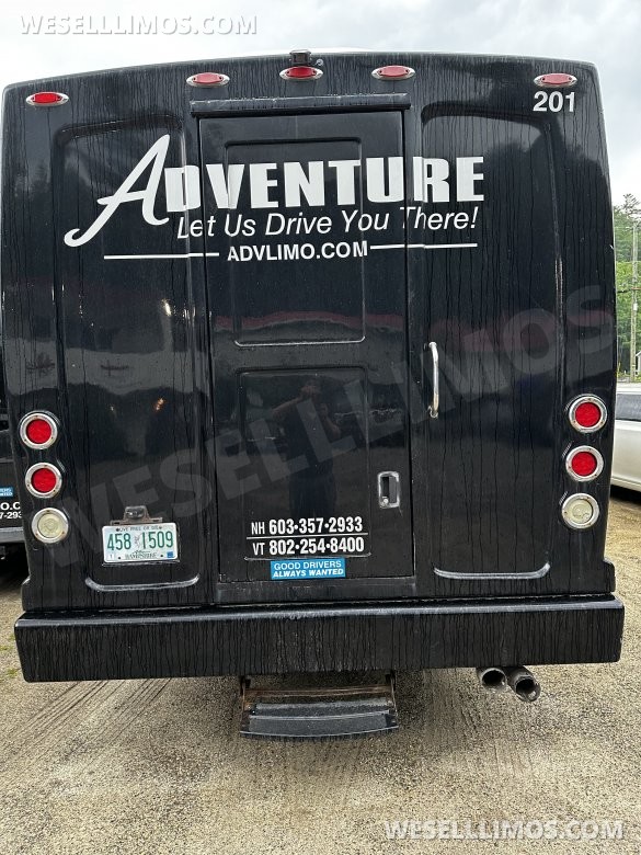 2012 Ford F550 Tiffany Limousine Bus. New Ford Crate Engine with 7,000 miles on it