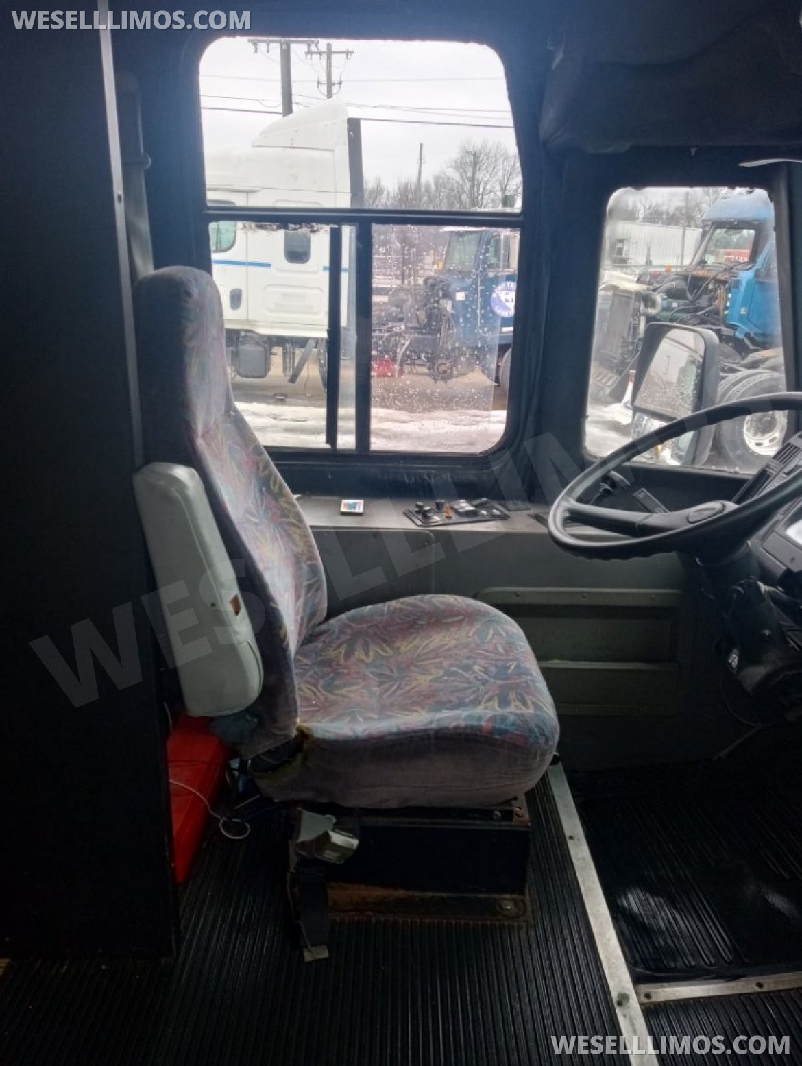 Photo of Limo Bus for sale: 2000 Freightliner Fb 65 30" by Private