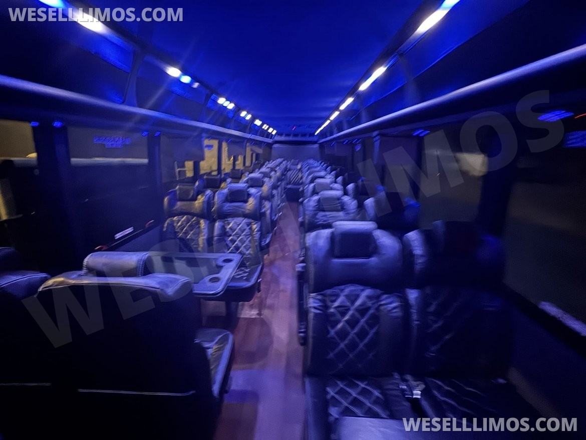 2013 Ford F650 GM 40 40ft Executive Shuttle By Grech - Photo 3