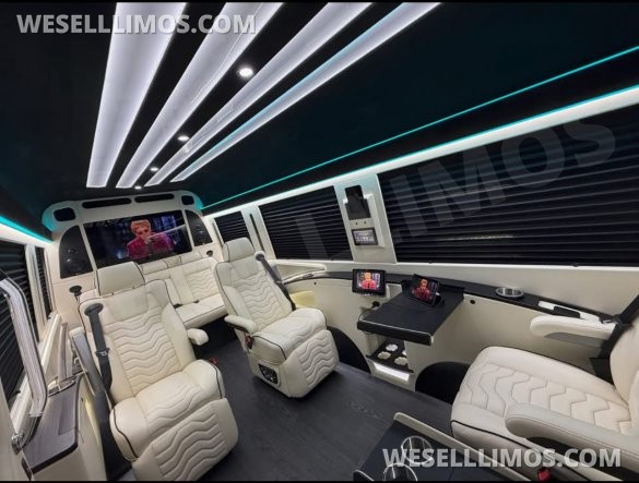 2024 Mercedes-Benz Ultimate Class Sprinter for Sale in Sprinfield, MO - Photo 2