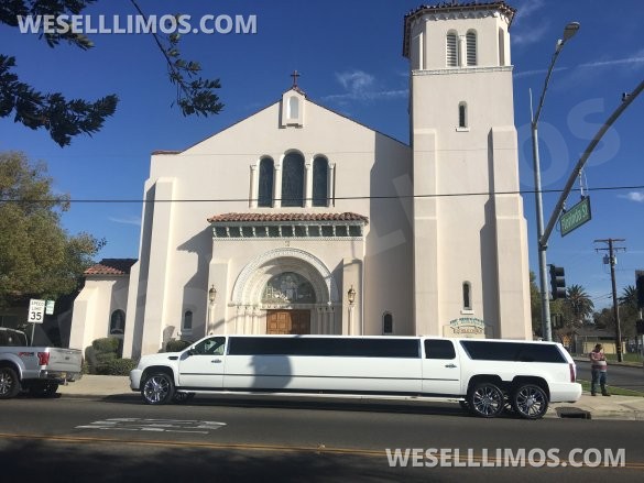 MUST SELL NOW.   2014 Limos By Moonlight Chevrolet Suburban (Suburbalade) SUV Stretch