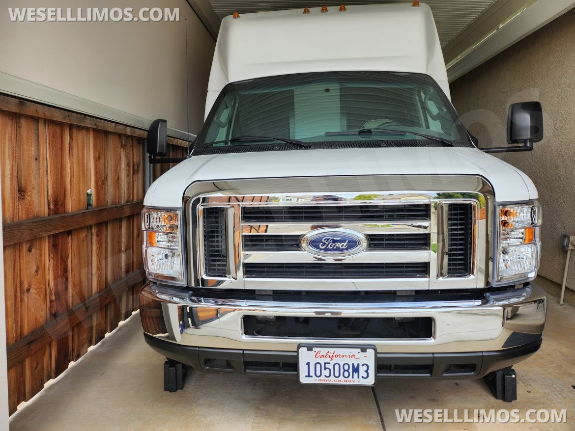 Limo Bus for sale: 2008 Ford E450 by Federal