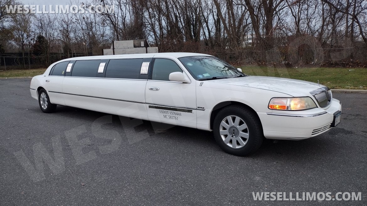 Limousine for sale: 2005 Lincoln Town Car 120&quot; by Royale