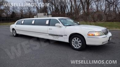 2005 Lincoln Town Car Limousine for Sale in PLAINVIEW, NY - Main Photo