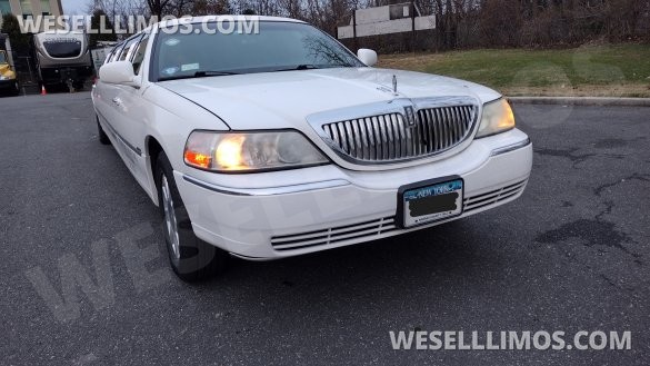 2005 Lincoln Town Car Limousine for Sale in PLAINVIEW, NY - Photo 2
