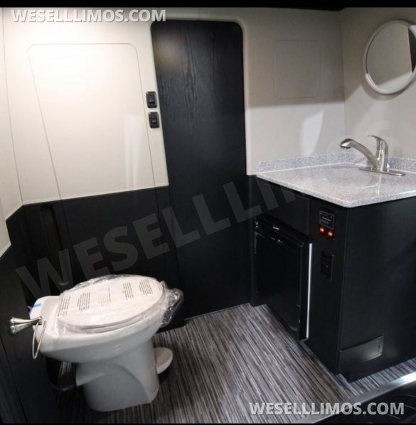 2021 Mercedes-Benz 2021 Mercedes benz sprinter Sprinter for Sale in staten island, NY - Photo 3