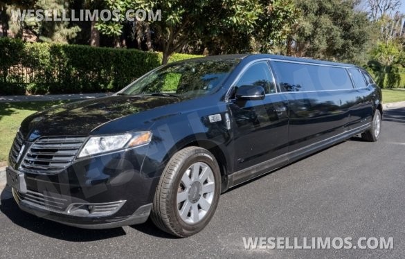 2018 Lincoln MKT 120”Limousine