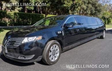 2018 Lincoln MKT 120”Limousine