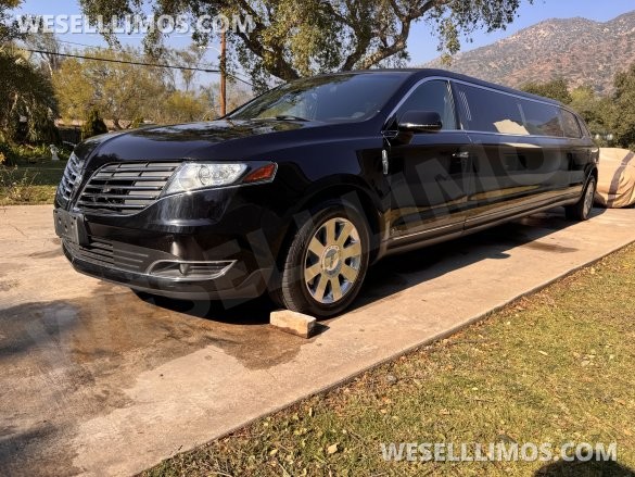 2018 Lincoln MKT 120”Limousine