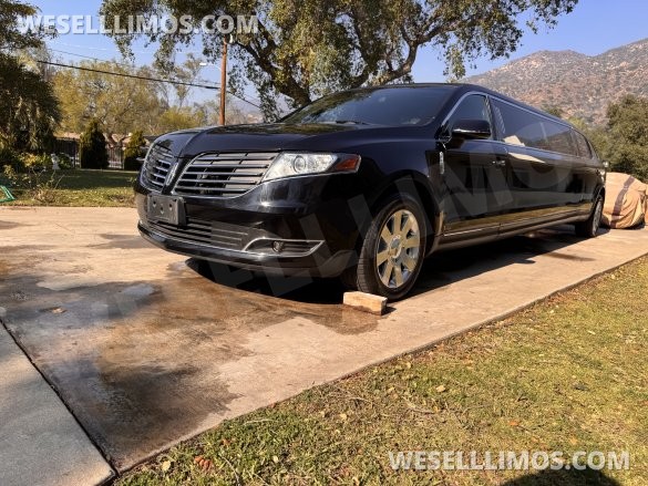 2018 Lincoln MKT 120”Limousine