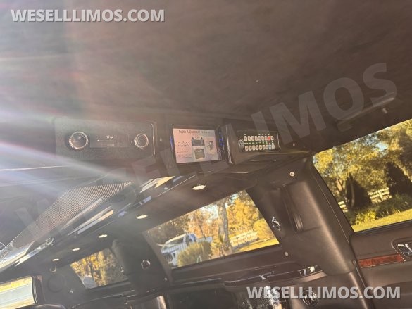 2018 Lincoln MKT 120”Limousine