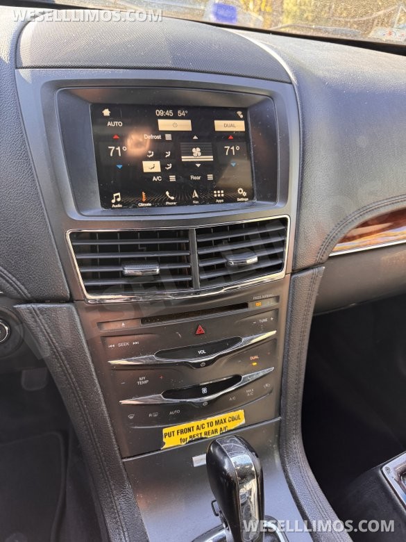 2018 Lincoln MKT 120”Limousine