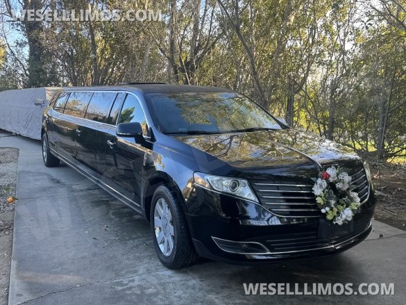 2018 Lincoln MKT 120”Limousine
