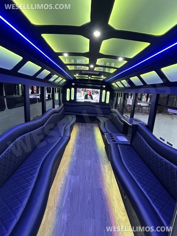 2015 Ford F-550 Limo Bus for Sale in Fraser, MI - Main Photo