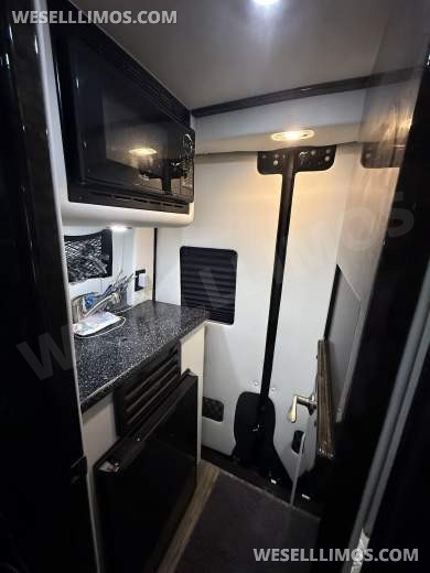 2023 Midwest Mercedes-Benz 3500 4wd 170ext  Sprinter Maybach seating/ solar package