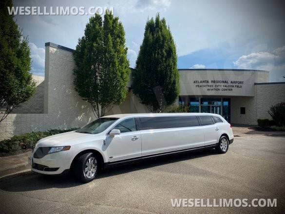 2016 Lincoln MKT Limousine for Sale in Peachtree, GA - Photo 2