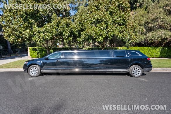2018 Lincoln MKT Limousine