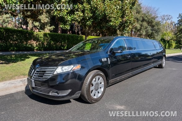 2018 Lincoln MKT Limousine