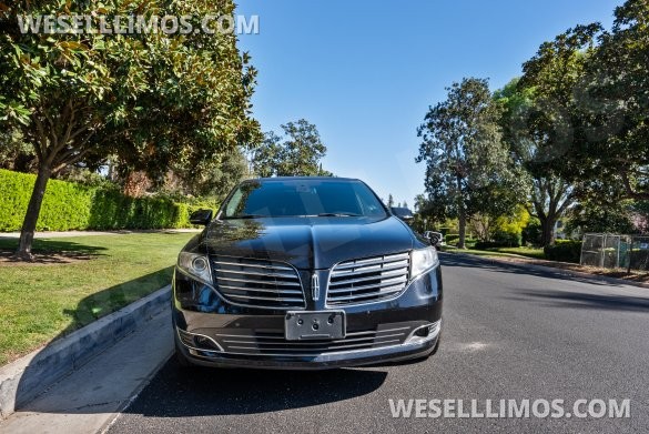 2018 Lincoln MKT Limousine