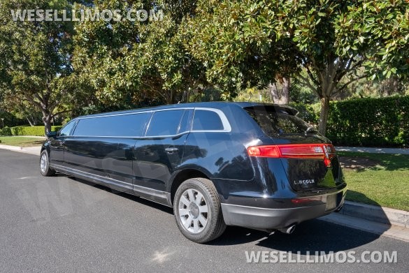 2018 Lincoln MKT Limousine