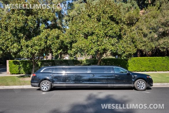 2018 Lincoln MKT Limousine