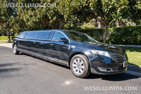 2018 Lincoln MKT Limousine