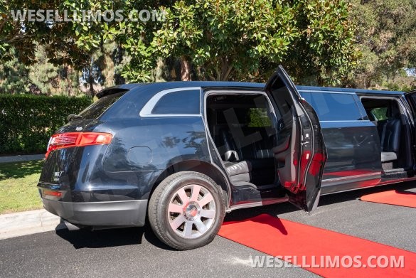 2018 Lincoln MKT Limousine