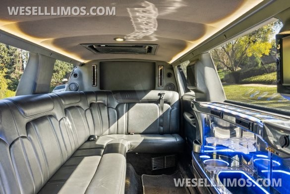 2018 Lincoln MKT Limousine