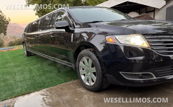 2018 Lincoln MKT Limousine for Sale in Glendale, CA - Photo 3