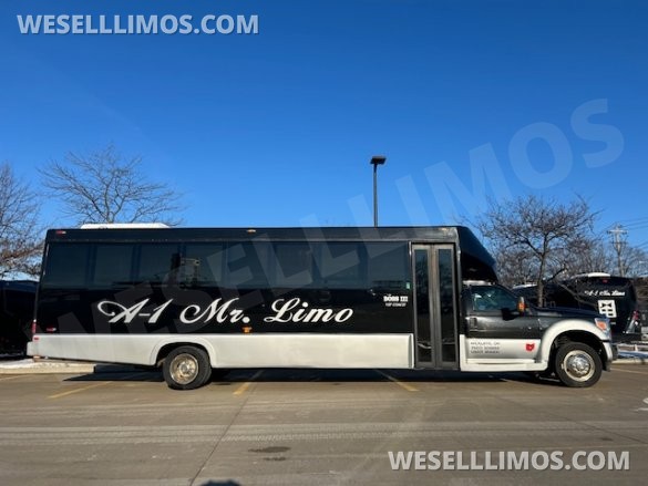 2014 Ford F550 Limo Bus for Sale in WICKLIFFE, OH - Photo 3