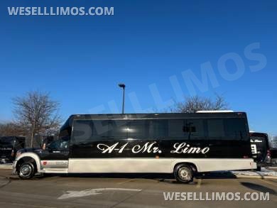 2014 Ford F550 Limo Bus for Sale in Wickliffe, OH - Main Photo