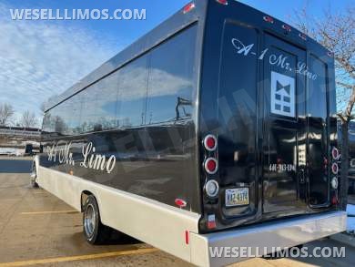 2014 Ford F550 Limo Bus for Sale in Wickliffe, Ohio, US - Photo 4