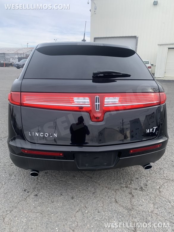 2018 Lincoln MKT Limousine for Sale in Chelsea, MA - Photo 2