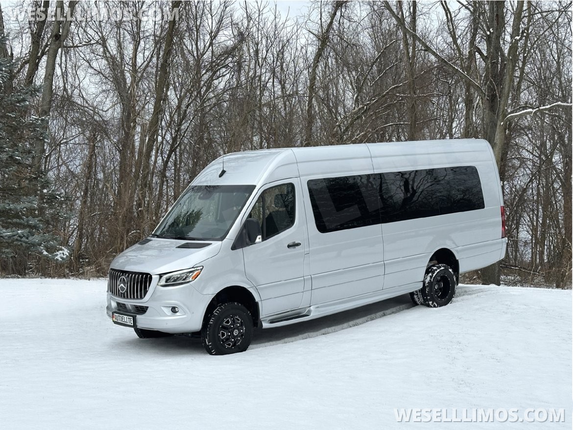 2023 15 Passenger AWD Road Liner 747 Massive 3 Story Trunk Auto Elite Mercedes-Benz Sprinter - Photo 2
