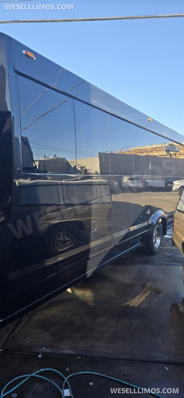 2018 Tiffany Coachbuilders Ford F550 Shuttle Bus