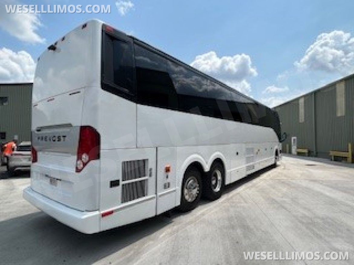 2012 Prevost H3-45 Motorcoach - Photo 4