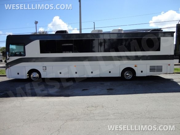 2012 CT Coachworks  Freightliner XCR 41 Super Cruiser Limo Bus